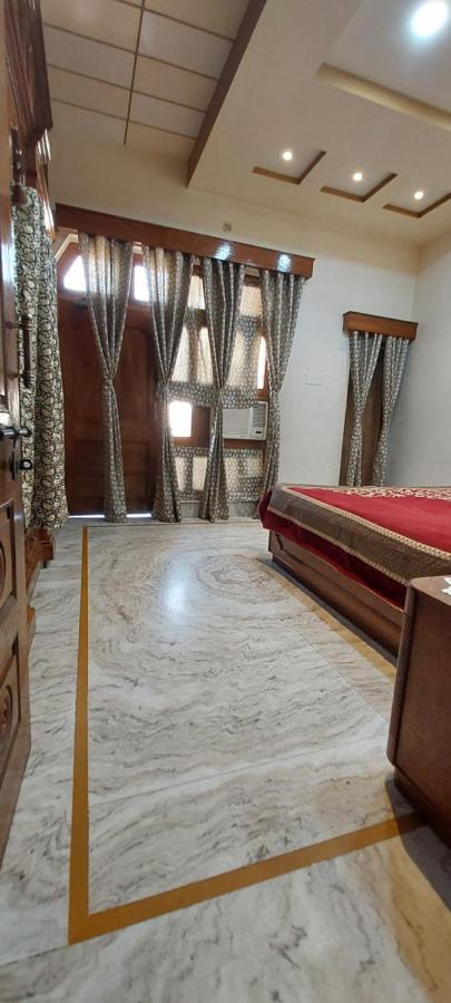 Kapoor Sahab Homestay : It'S A Home Away From Home. Βαρανάσι Εξωτερικό φωτογραφία